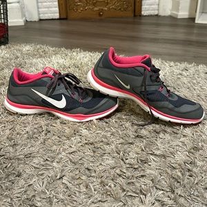 Nike Women’s size 9.5 Flex TR5 trainers running shoes